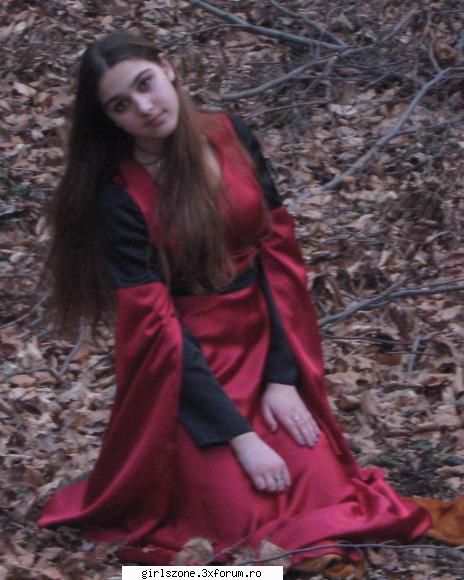 bine...ma prosteam facand poze in haine medievale  =) desdemona